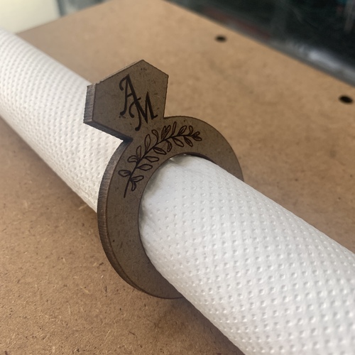 ξύλινο δαχτυλίδι πετσέτας τραπεζιού