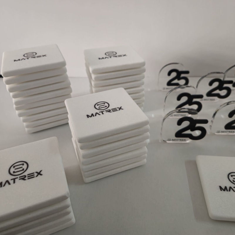 εταιρικό μαρμάρινο σουβέρ με λογότυπο