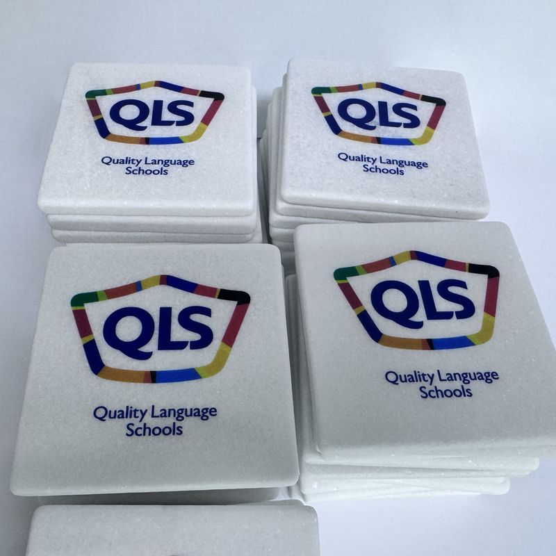 εταιρικό μαρμάρινο σουβέρ με λογότυπο